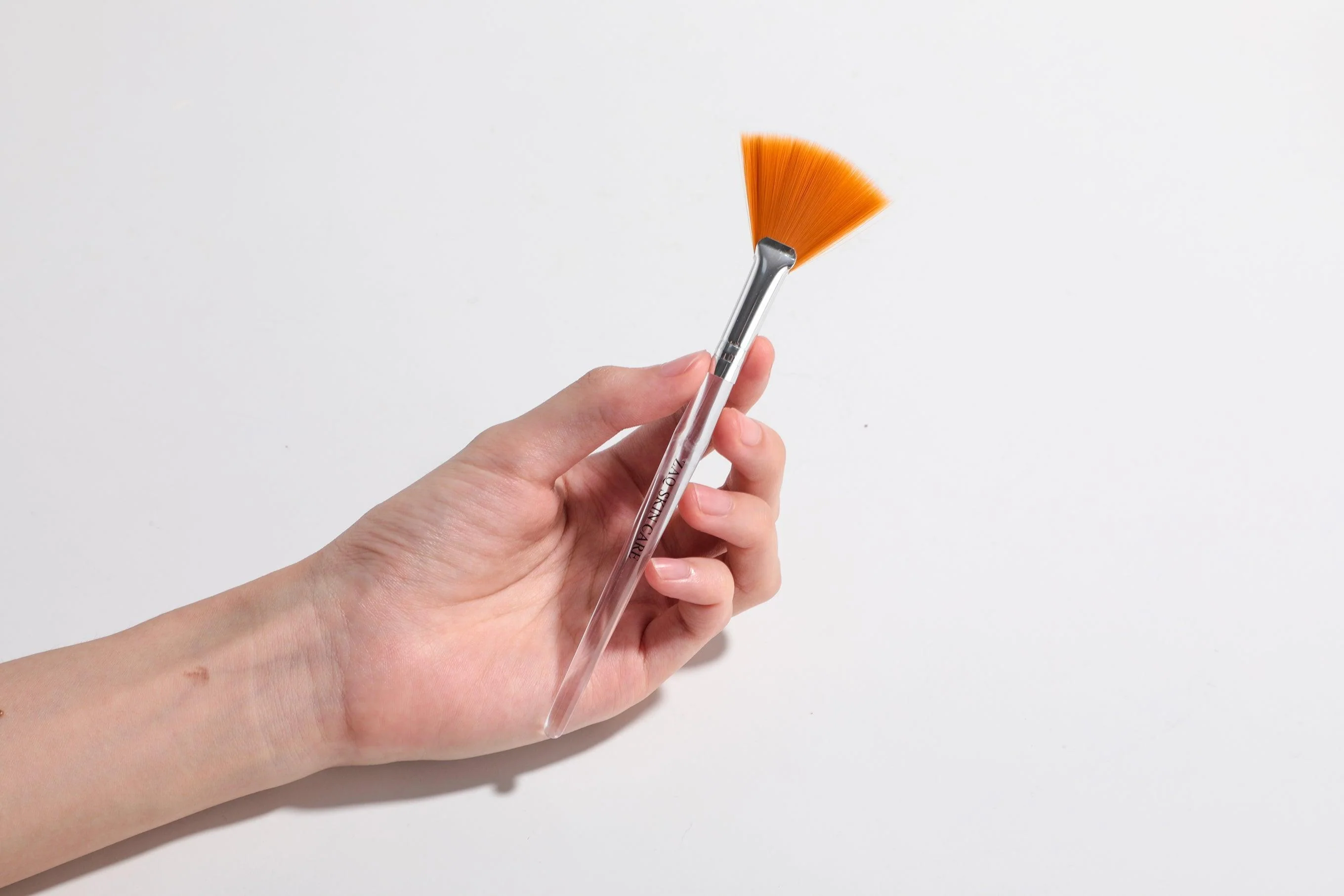 Premium Material Fan Mask Brush with Synthetic Bristles Acrylic Handle Safe